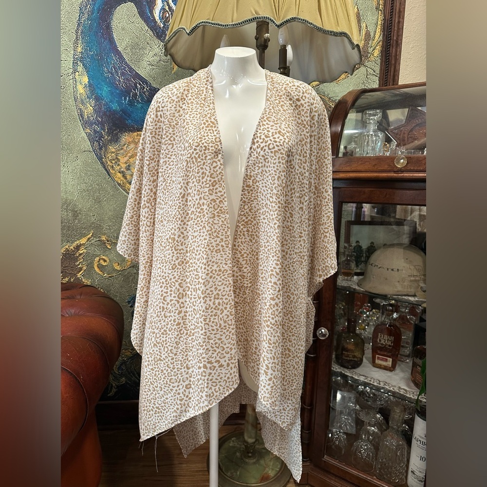 EUC KIMONO ANIMAL PRINT CREAM& white color